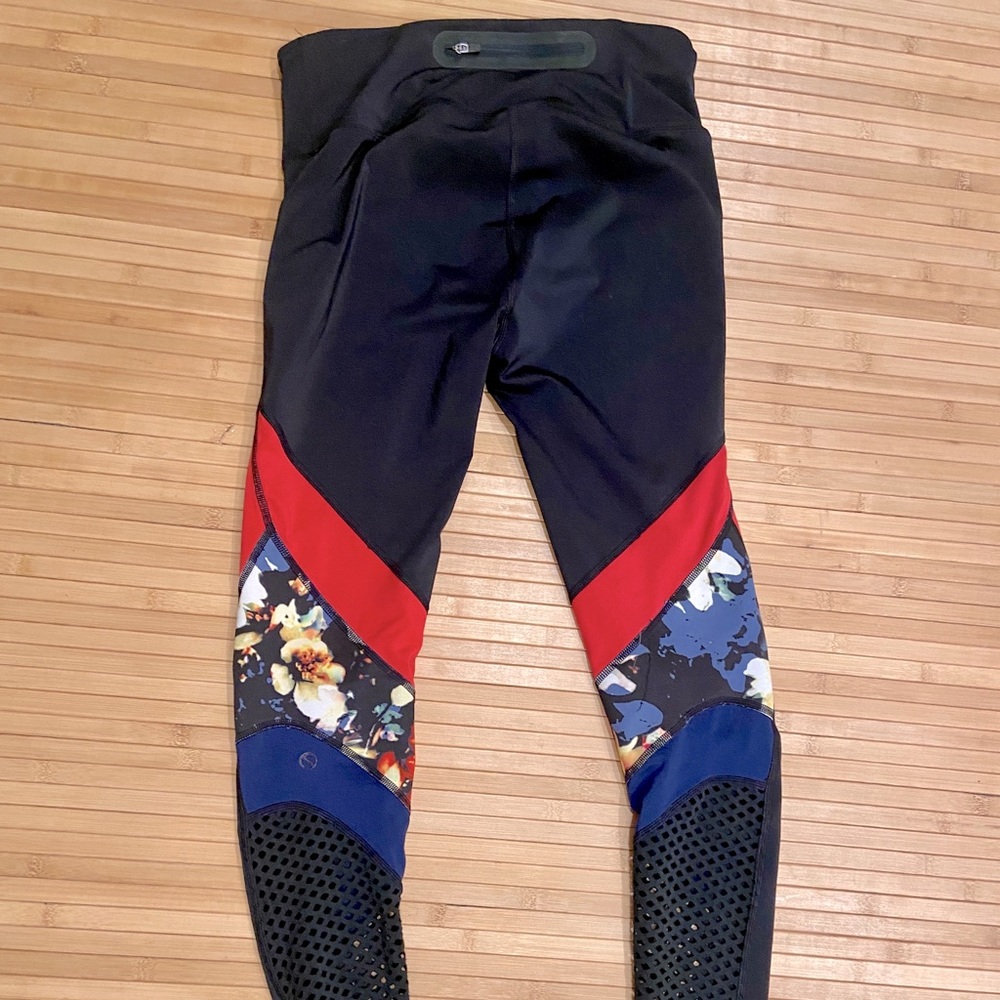 Shape Athletic leggings with flowers and colorblock size small